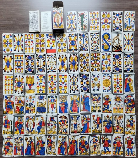 Comparativa de diferentes barajas de tarot histórico y moderno